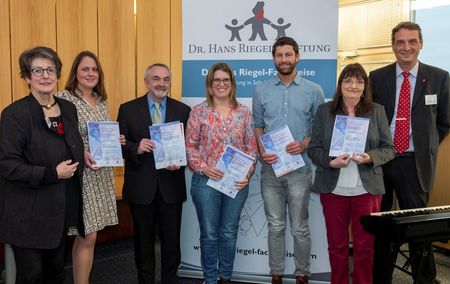 Schulpreisübergabe Fr. Schuhmacher zweite von links