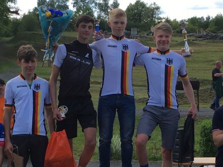 Radsport Markus Eydt siegt bei der internationalen TRJV in Fumay Frankreich